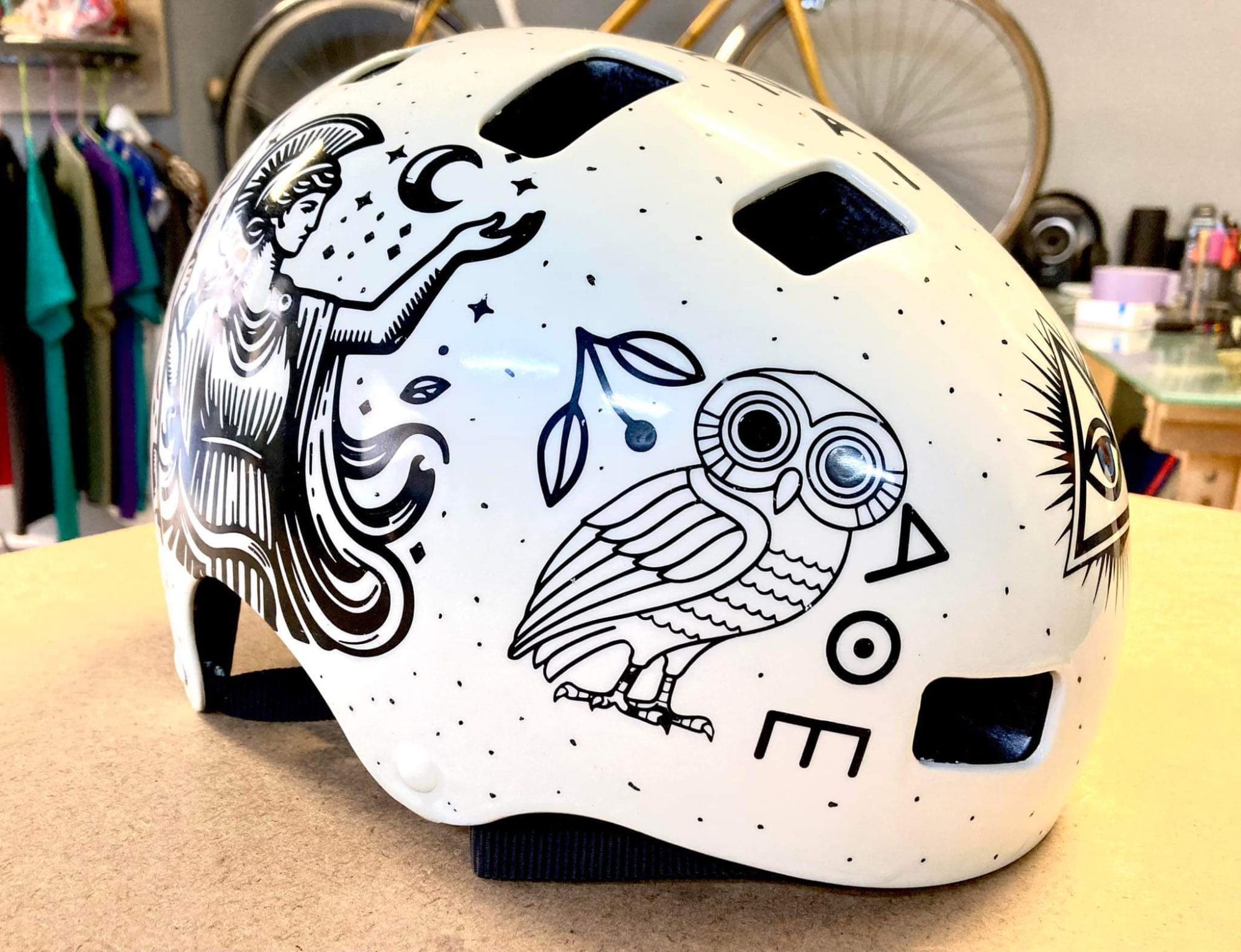 Custom painted ποδηλατικό κράνος | Athens Custom Bicycles